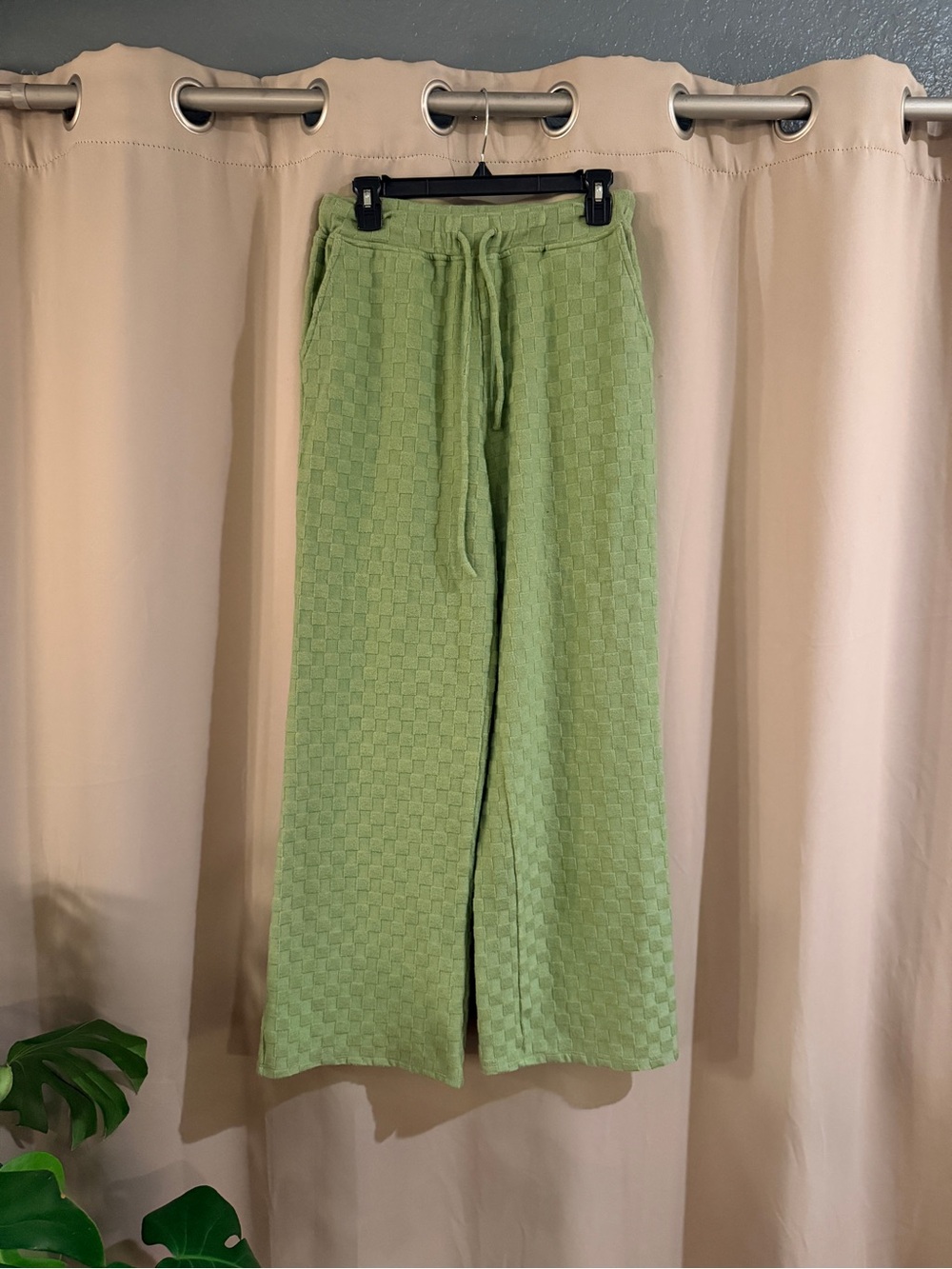 Le Lis Green Wide-Leg Pants
